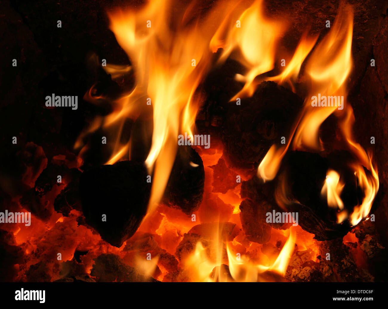 Il combustibile solido, carbone nazionale Fire, bruciando, fiamme, fiamme, focolare, fireside, hea,t energia, potenza, incendi, calore, caldo, home, incendi Foto Stock