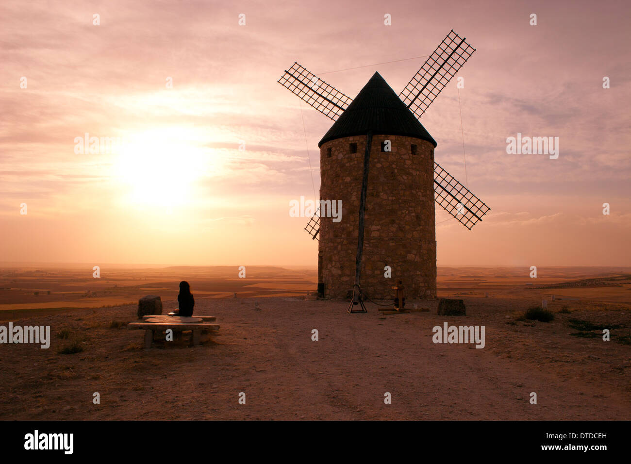 Xvi secolo i mulini a vento di Belmonte, Don Chisciotte percorso, La Mancha, in Spagna Foto Stock Xvi secolo i mulini a vento di Belmonte, Don Chisciotte percorso, La Mancha, in Spagna Foto Stock
