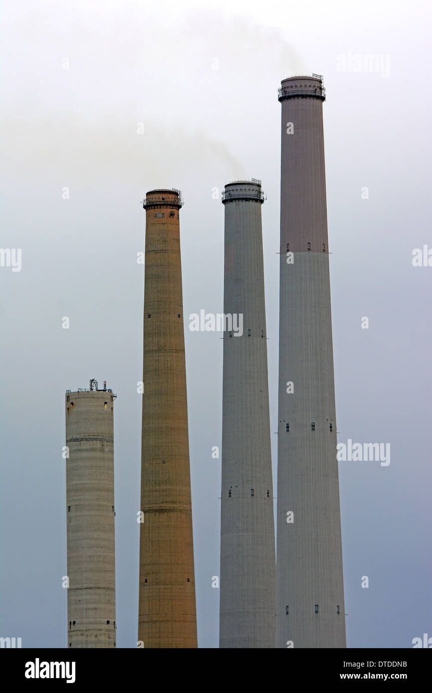 Industria, camino, l'inquinamento atmosferico, Foto Stock