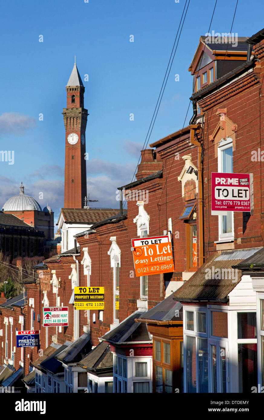 Strada delle case dello studente vicino alle università di Birmingham (fondo), Selly Oak, Birmingham, West Midlands, England, Regno Unito Foto Stock