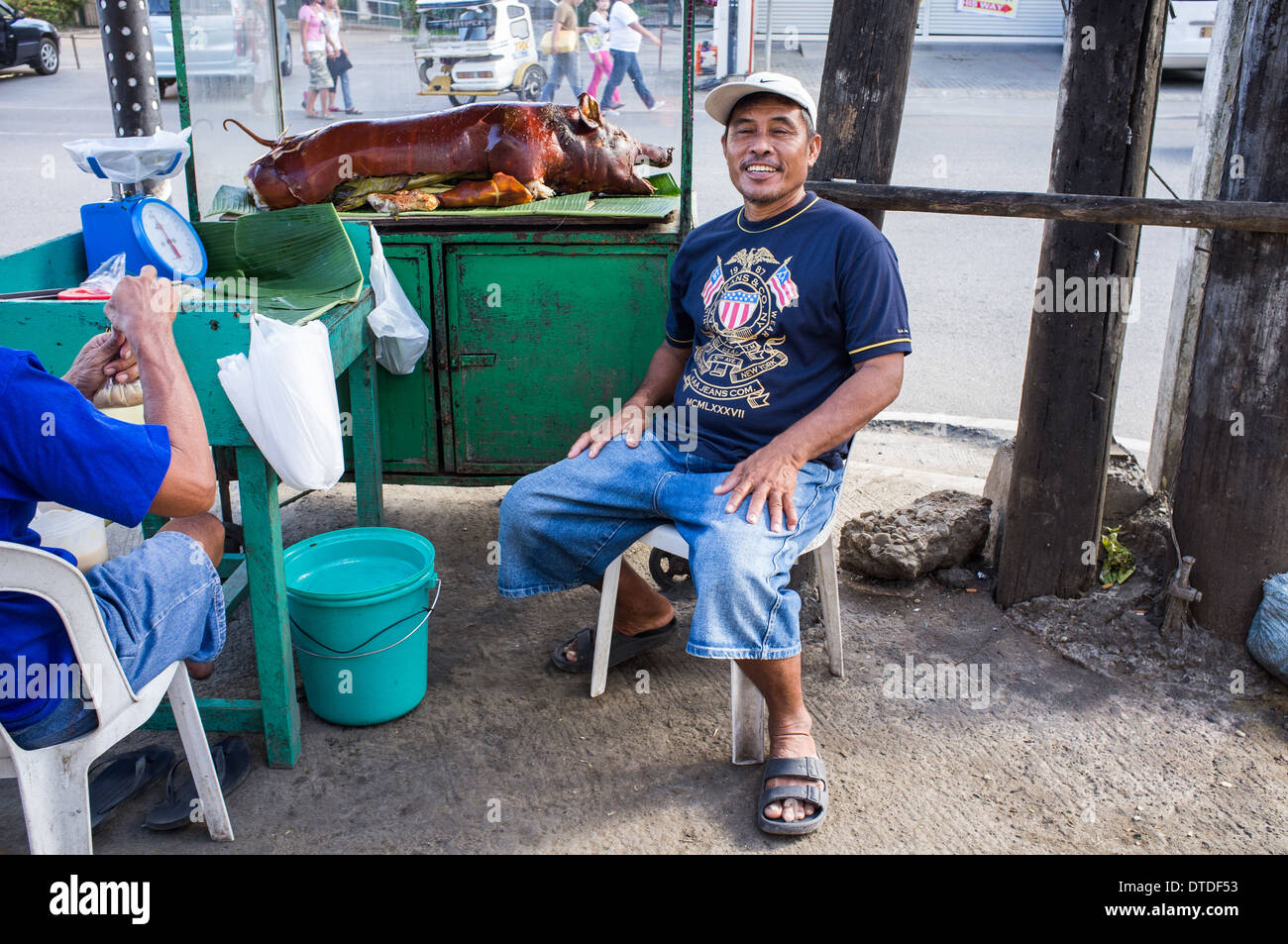 Un fast food sulla strada, Filippine, Asia Foto Stock