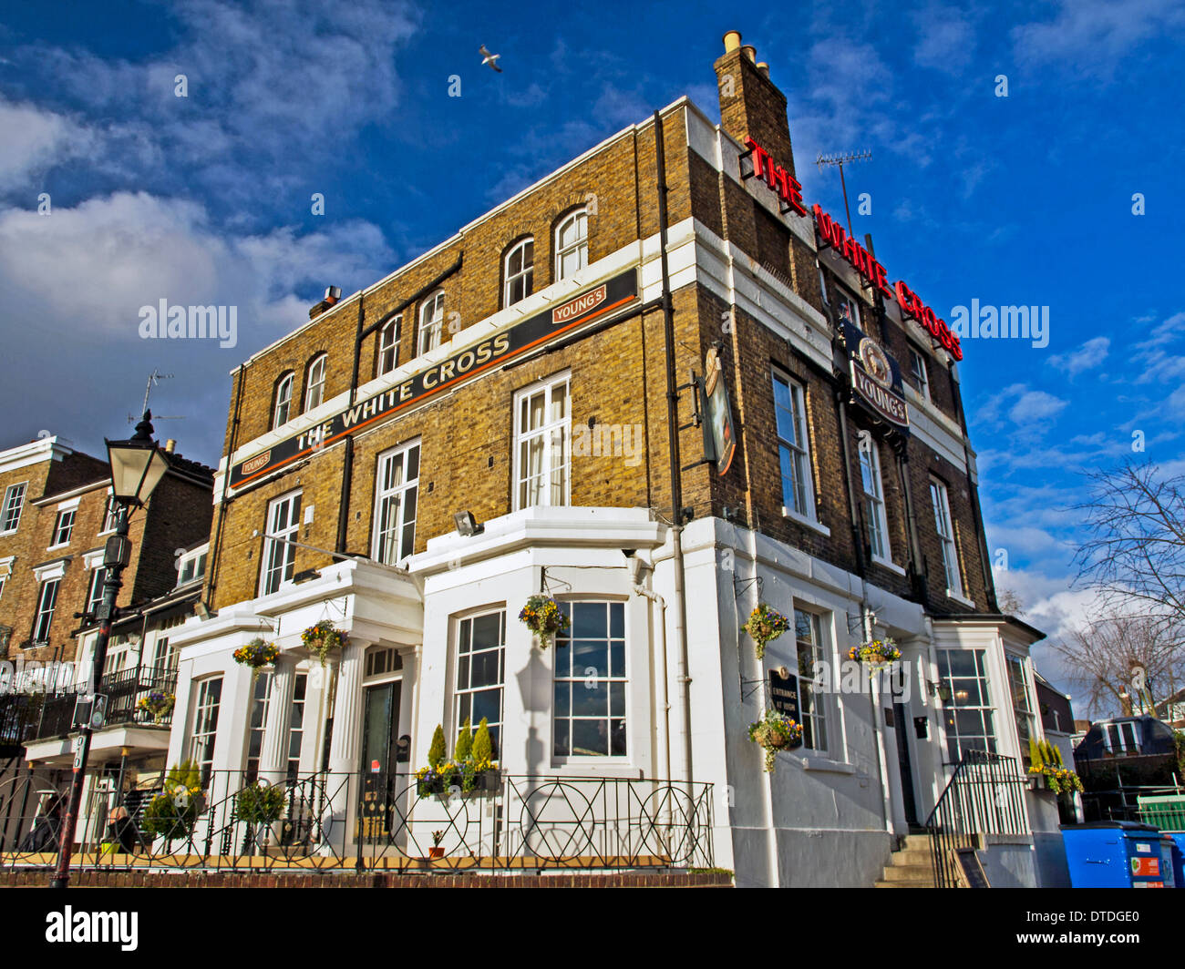 La Croce Bianca pub, Riverside, Richmond, London, England, Regno Unito Foto Stock
