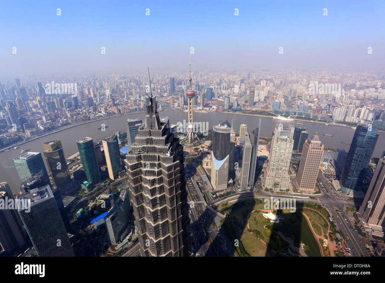 Immagine aerea di Shanghai in Cina in una giornata di sole Foto Stock