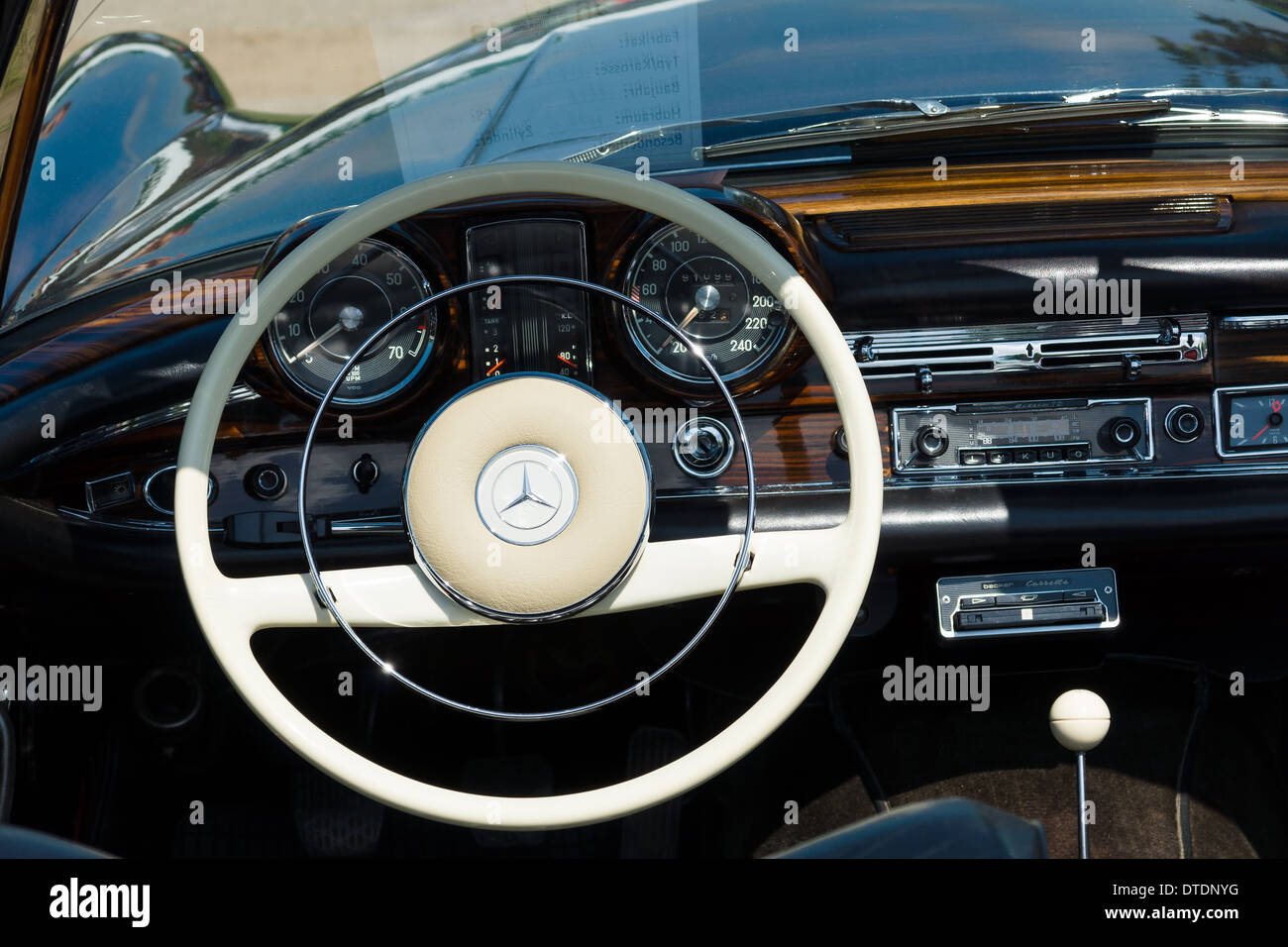 Cabina full-size auto di lusso, 2 porte cabriolet, Mercedes-Benz 250SE (W111) Foto Stock