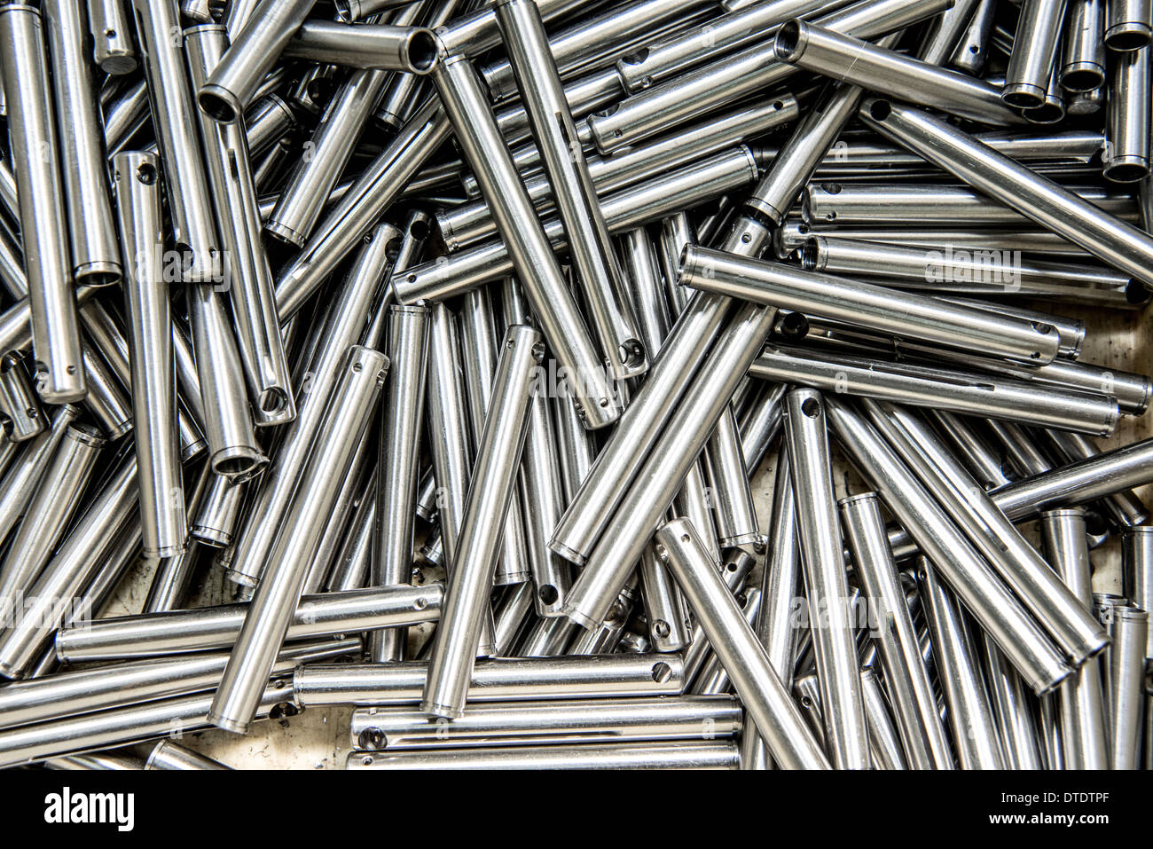 Le parti di metallo prodotta su un metallo utensili negozio Foto Stock