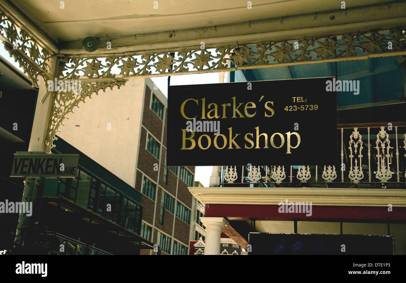 Clarke's Bookshop a 199 Long Street Cape Town è ampiamente rispettato per la sua gamma di libri sull'Africa australe Foto Stock