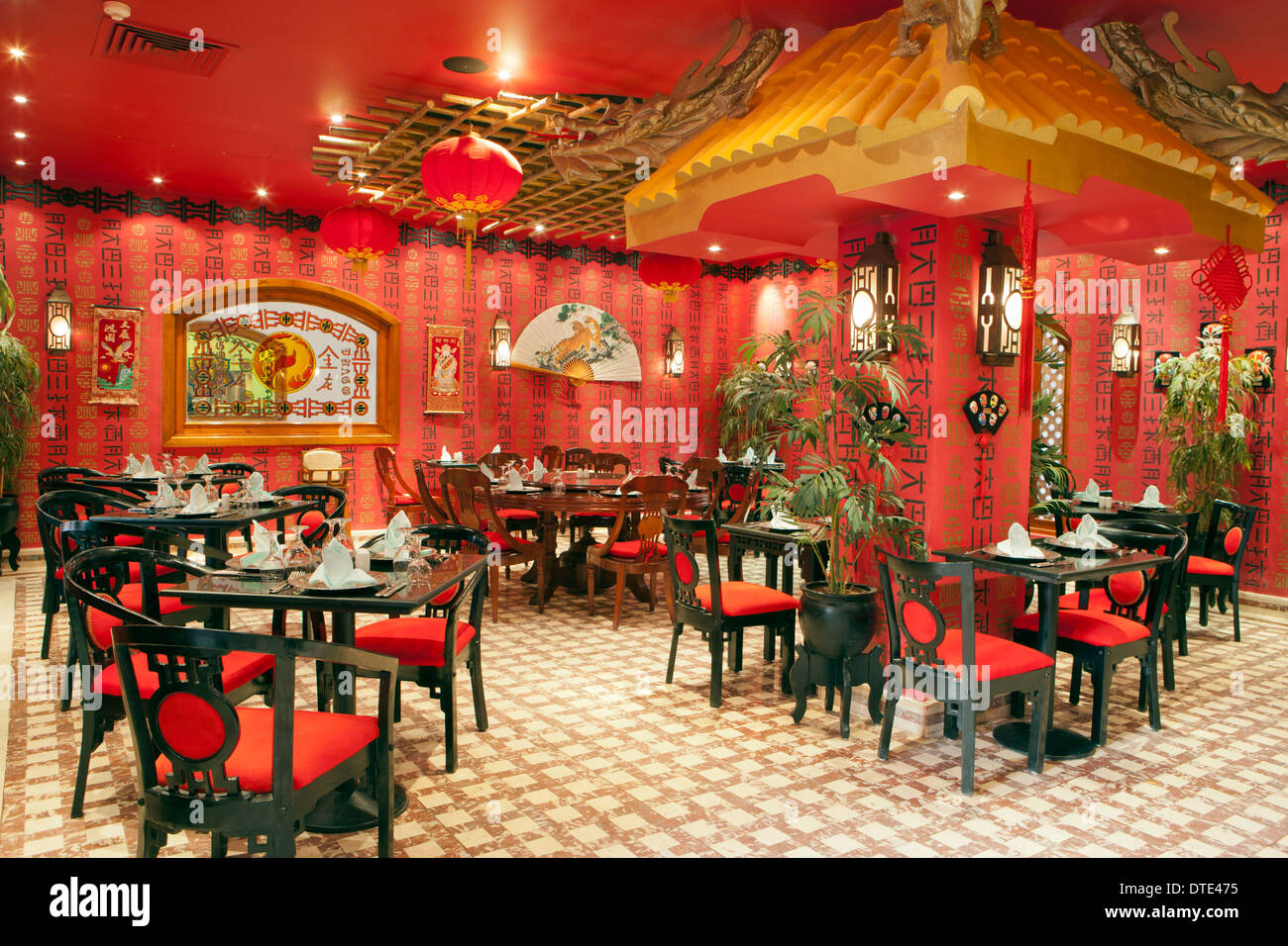 Vuoto interno del ristorante cinese in Makadi Mall Egitto Foto Stock