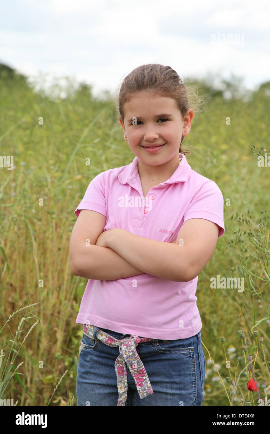 Una posizione estate ritratto di una ragazza inglese. Foto Stock