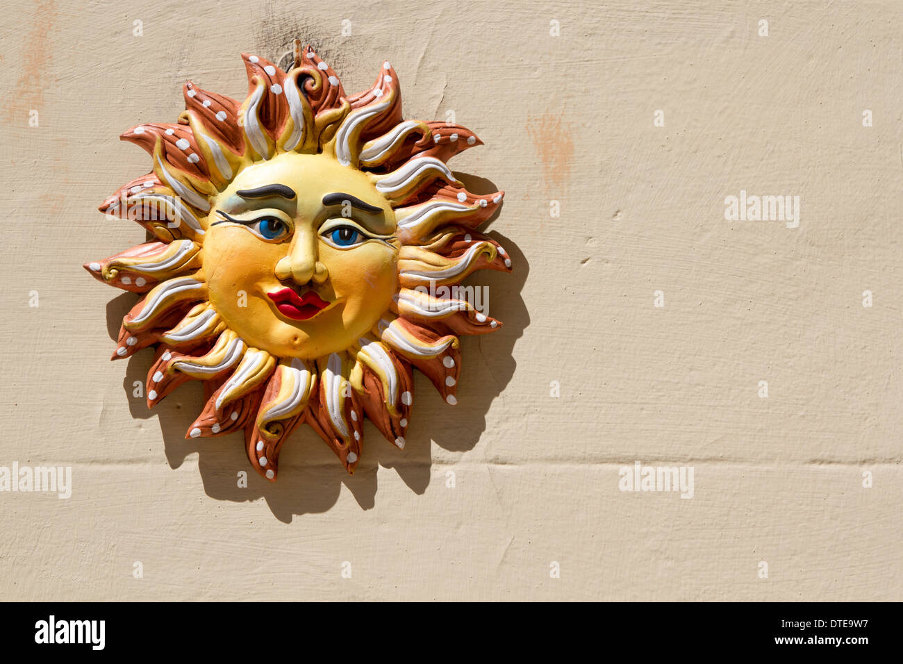 Primo piano di un tradizionale colorate ceramiche siciliane Foto Stock