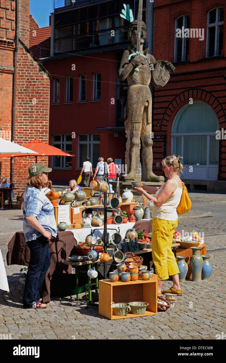 Stendal, Roland presso la piazza del mercato di fronte Marienkirche, Altmark, Sassonia-Anhalt, Germania, Europa Foto Stock