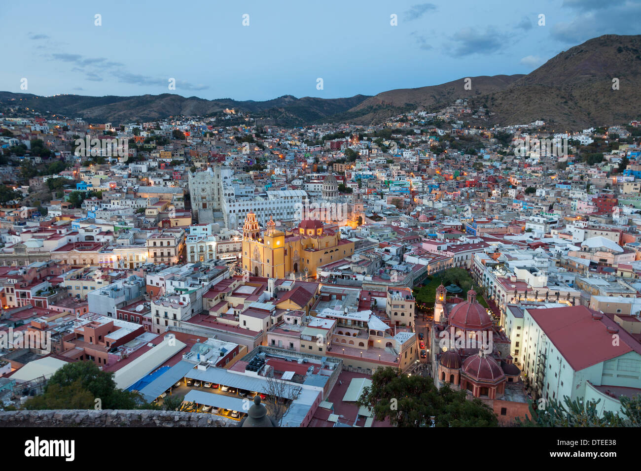 Panoramica della città di Guanajuato al crepuscolo - Guanajuato, Guanajuato, Messico Foto Stock