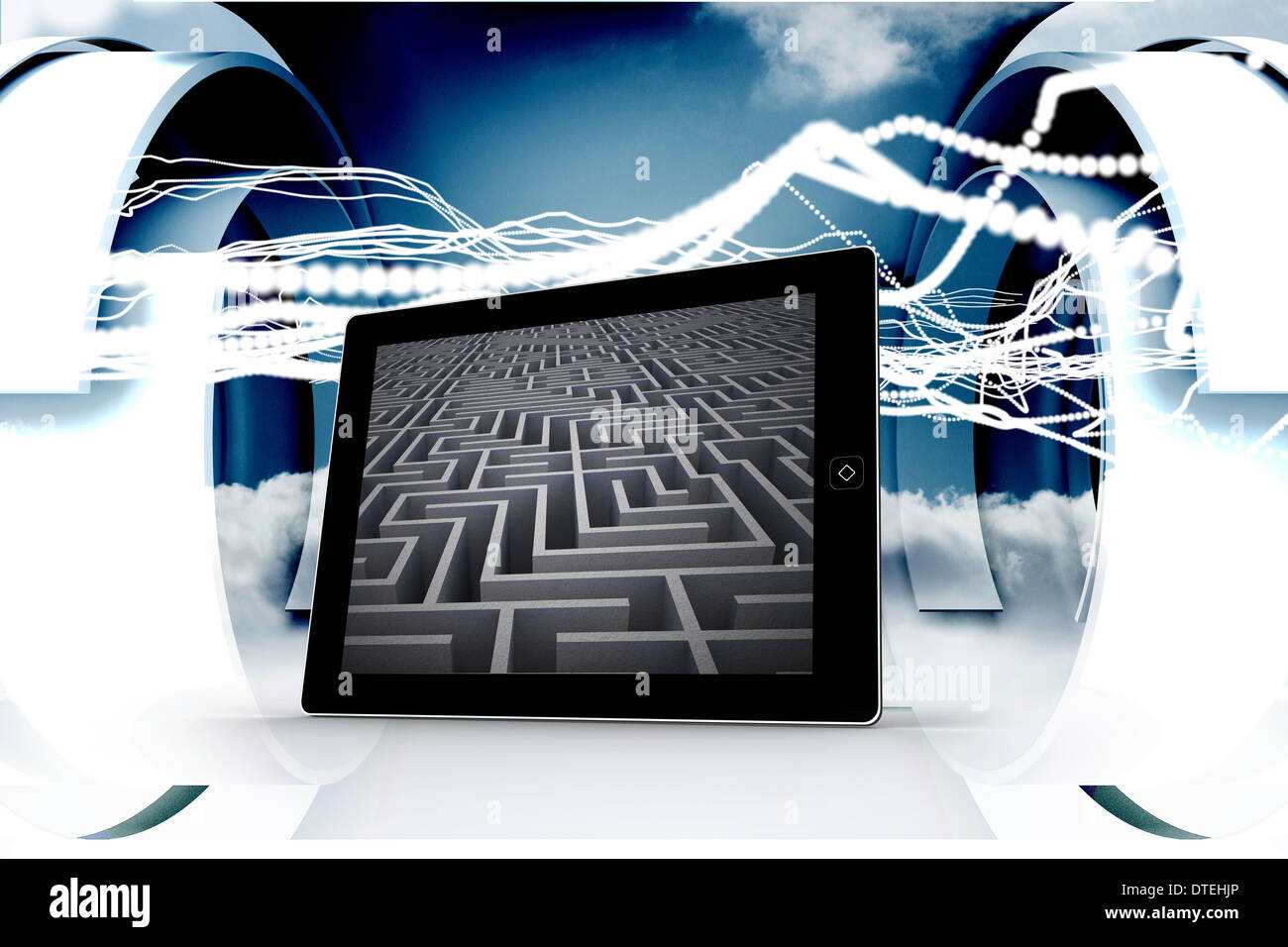 Immagine composita del labirinto sulla schermata di tablet Foto Stock