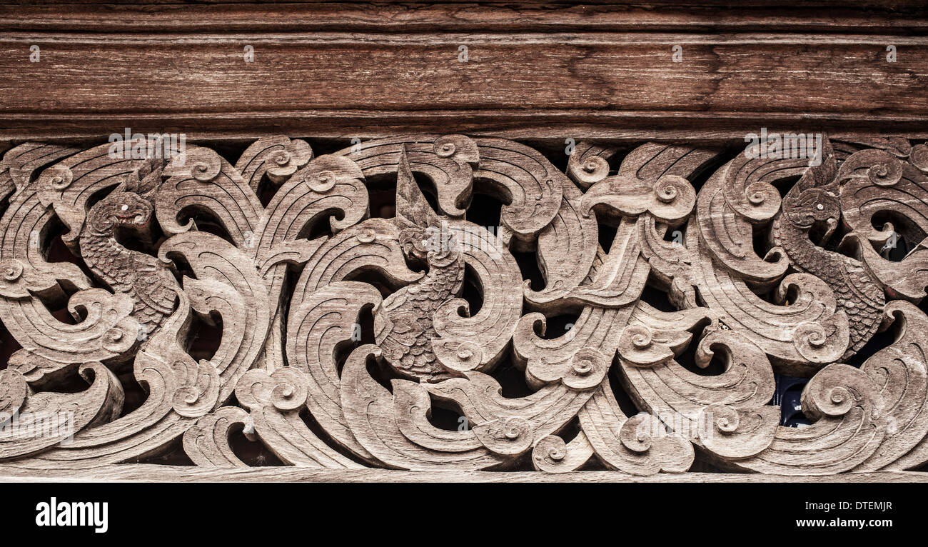 Intagliare il legno, tailandese vecchio magnifica foglia e texture