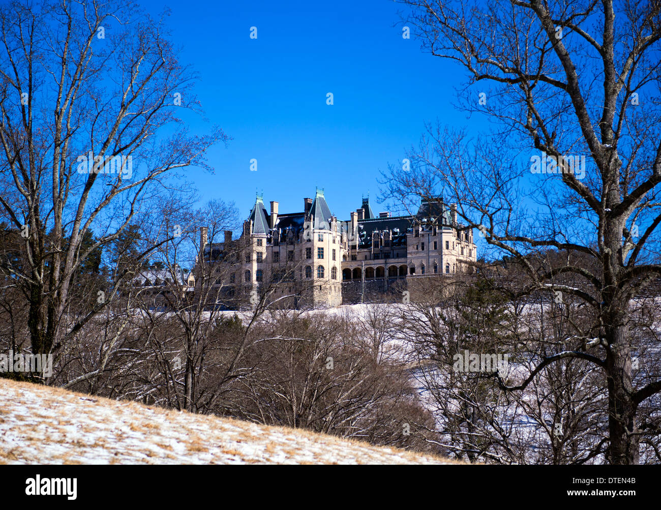 George Vanderbilt Mansion di Biltmore, vista posteriore, presenza di neve sul terreno, inverno, scena nevoso costruito 1895 Foto Stock