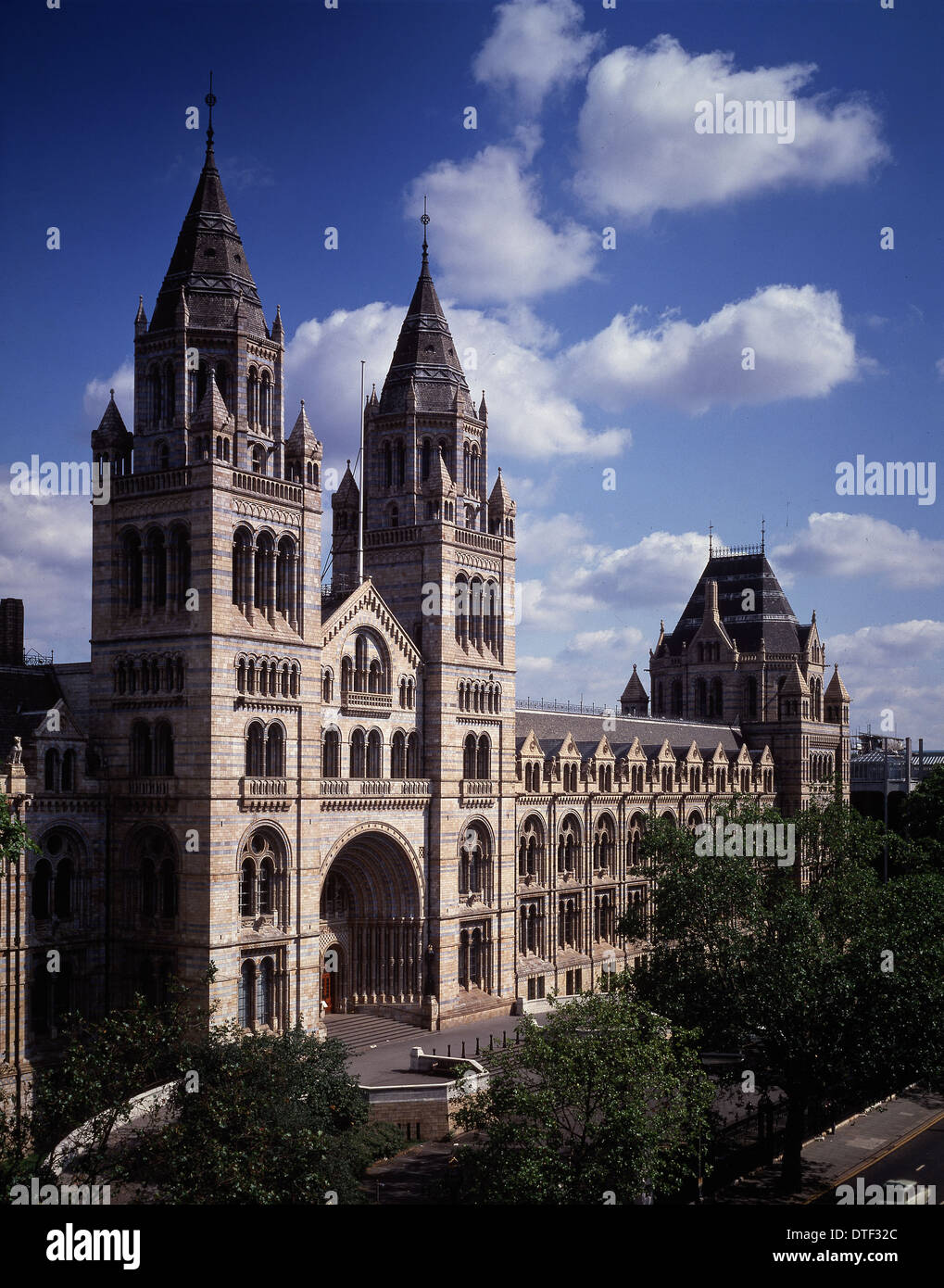 Ingresso principale e Cromwell Road facciata del Museo di Storia Naturale di Londra Foto Stock