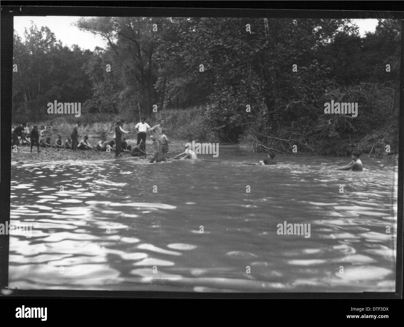 Miami University freshman-concorso del sophomore Tug-of-War in creek 1924 Foto Stock