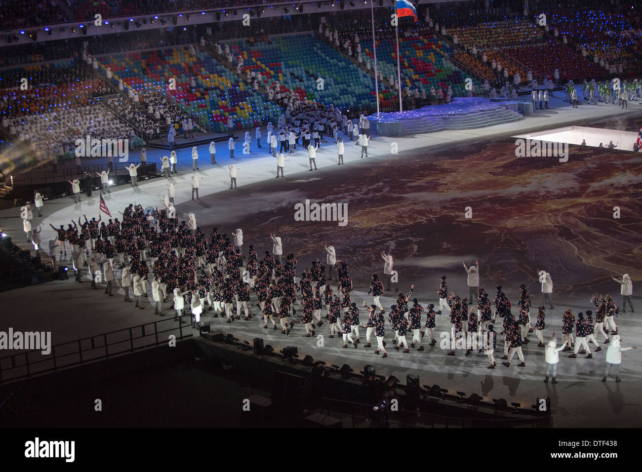 Stati Uniti marciando in durante le cerimonie di apertura presso i Giochi Olimpici Invernali, Sochi 2014 Foto Stock