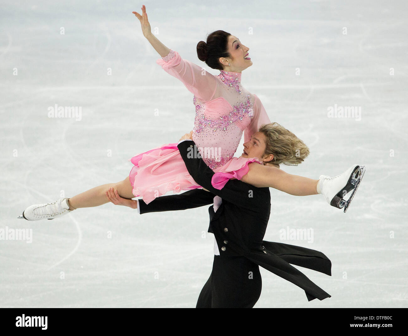 Sochi, Russia. 16 feb 2014. Bianco del Stati Uniti eseguire nel pattinaggio su ghiaccio breve danza danza al pattinaggio Iceberg Palace durante il Sochi 2014 Olimpiadi Invernali. Credito: ZUMA Press, Inc./Alamy Live News Foto Stock