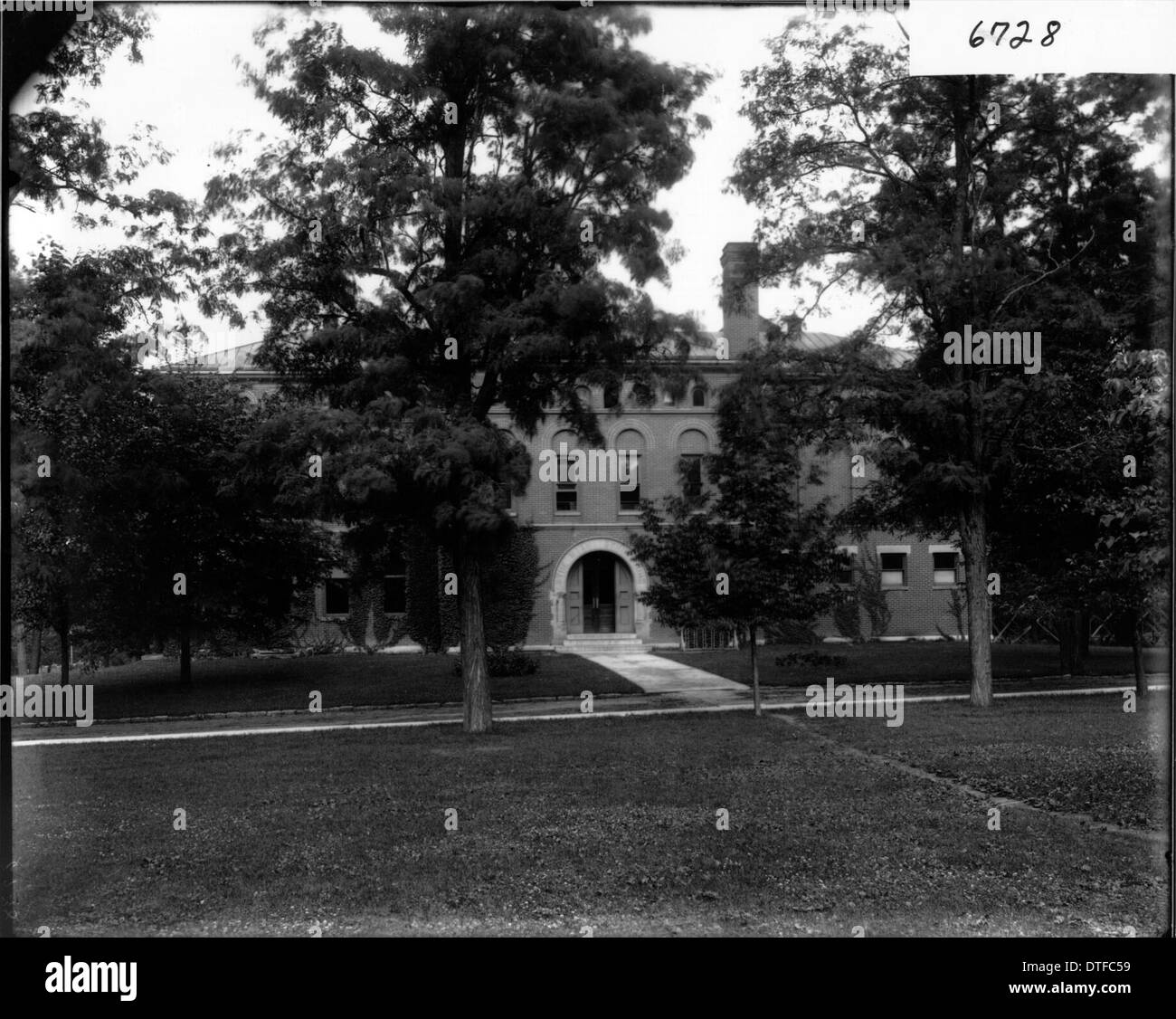 L'Herron Gymnasium della Miami University, costruito nel 1905, è una struttura iconica a Oxford, Ohio. La fotografia storica cattura lo stile architettonico e la grandezza del campus universitario dei primi anni del XX secolo. Foto Stock