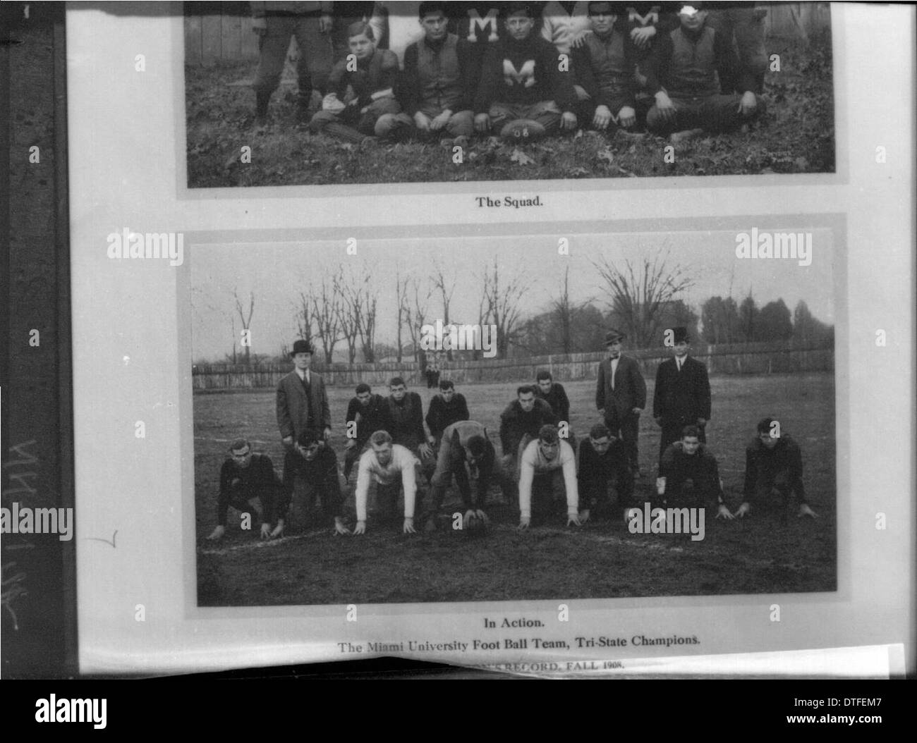 Una riproduzione composita della squadra di calcio di Miami del 1908, con ritratti di gruppo dei giocatori nelle loro uniformi da calcio. L'immagine riflette la storia antica della squadra di football della Miami University. Foto Stock