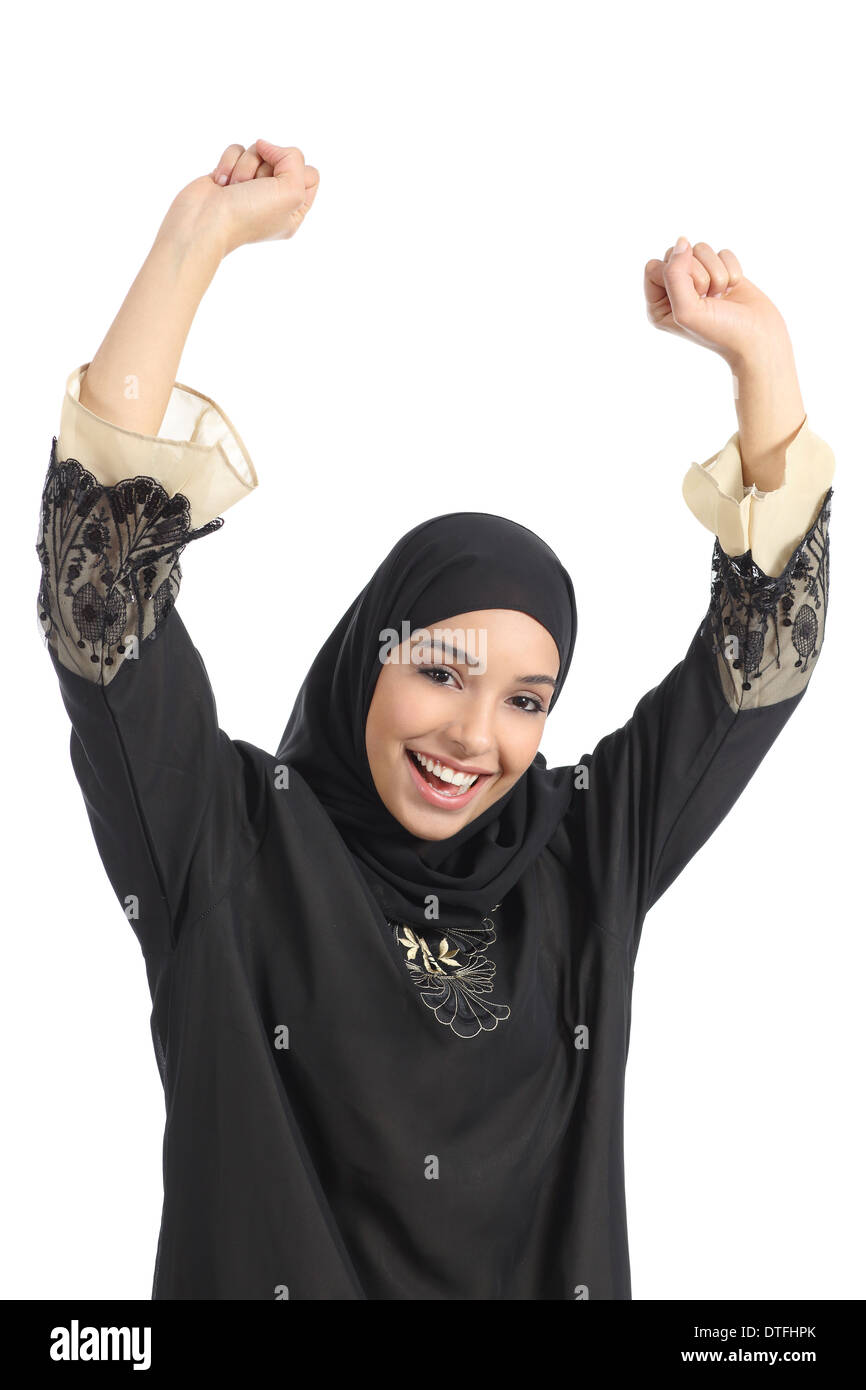 Arabia saudita Arab Emirates donna euforico bracci di sollevamento isolata su uno sfondo bianco Foto Stock