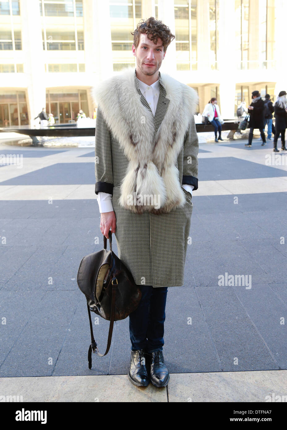 John Broderick-Kartye arrivando a Carmen Marc Valvo Autunno/Inverno 2014 pista mostra durante la settimana della moda di New York City - Febbraio 7, 2014 - Foto: Pista Manhattan/Charles Eshelman/picture alliance Foto Stock