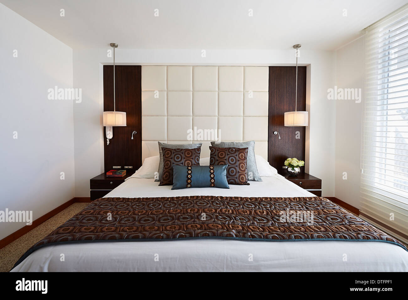 Interior design: Big moderno ed elegante camera da letto Foto Stock