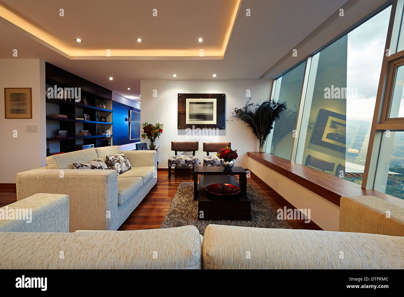 Interior design: grande soggiorno moderno Foto Stock