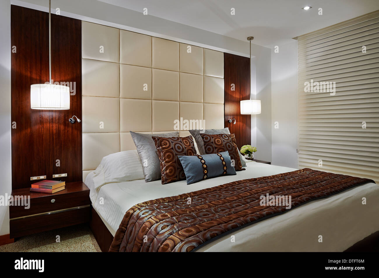 Interior design: grande e moderna camera da letto Foto Stock