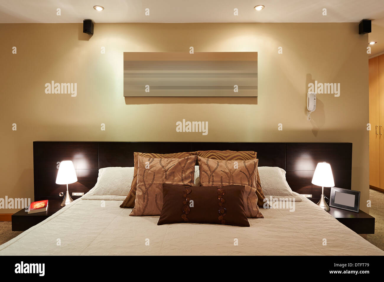Interior design: Big moderno ed elegante camera da letto Foto Stock