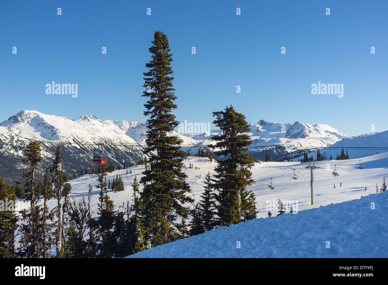 Vista da a Whistler Blackcomb mountain in Canada con funivie Foto Stock