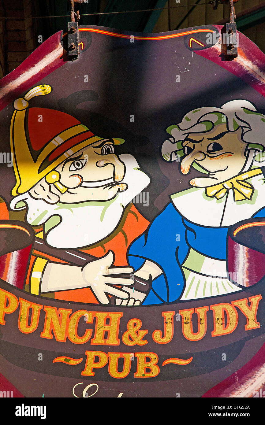 Punch e Judy Pub segno nel mercato di Covent Garden, Londra,UK Foto Stock
