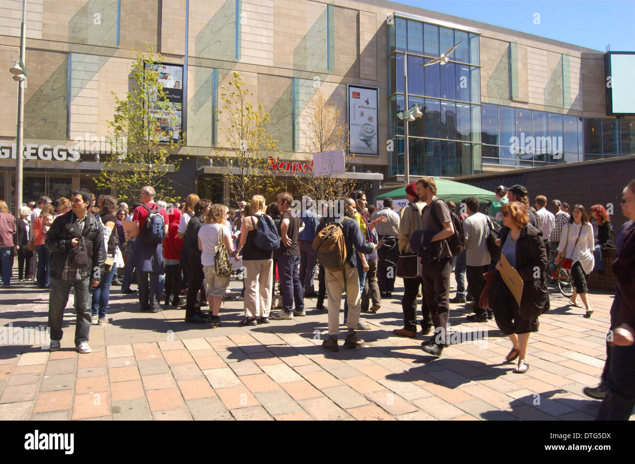 Glasgow, Scozia, 25 maggio 2013. Solo uso editoriale. Anti-OGM dimostrazione in Saint Enoch Square. Foto Stock