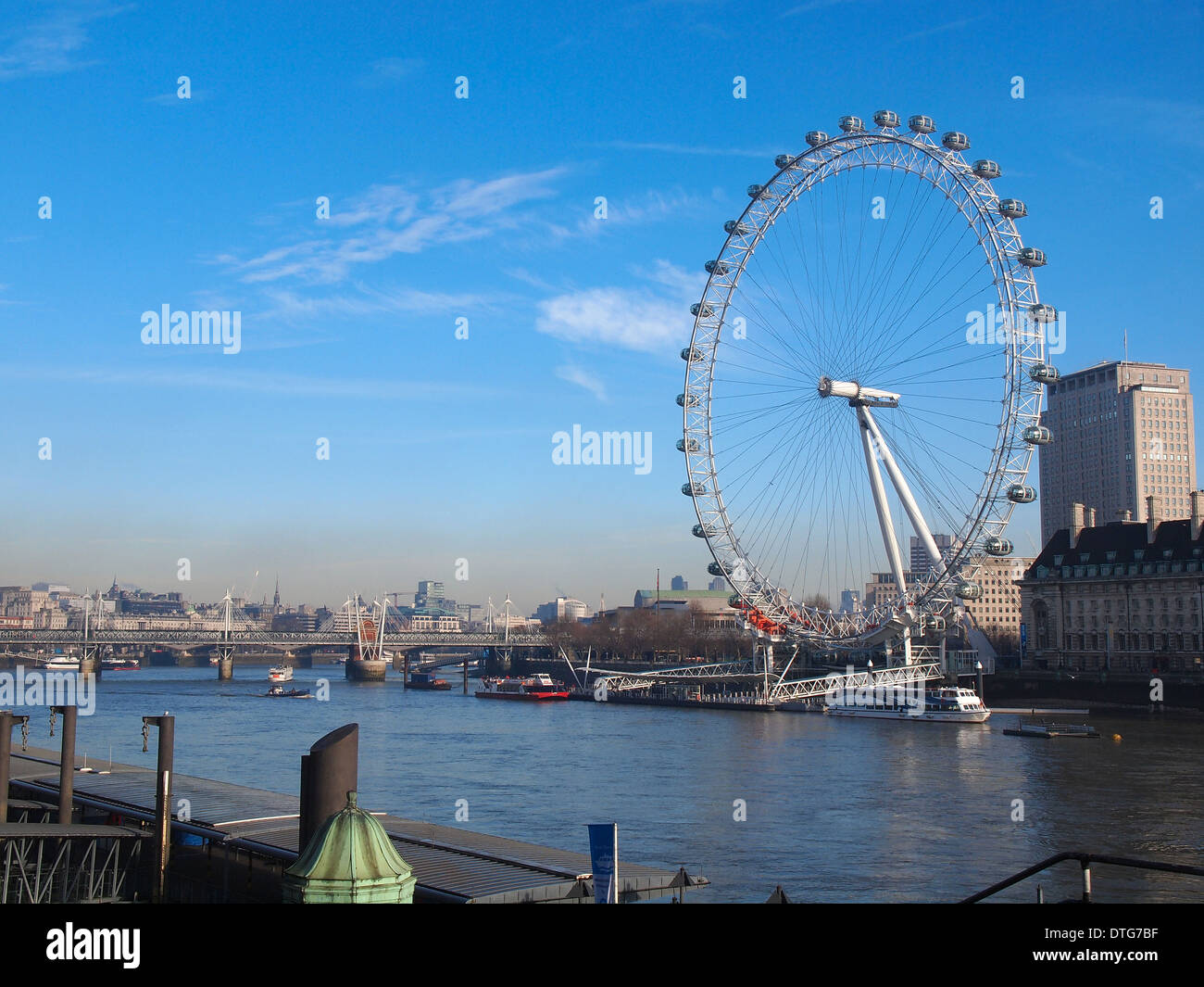 London eye sul Tamigi Foto Stock