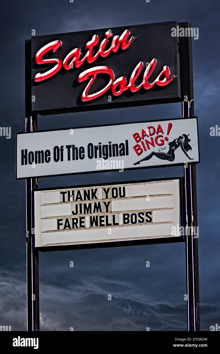 Satin Dolls home originale del club Bada Bing Club di Lodi, New Jersey, onori James Gandolfini meglio conosciuto per il suo ruolo nella serie Televison i soprani come Tony Soprano, il boss della criminalità. Foto Stock