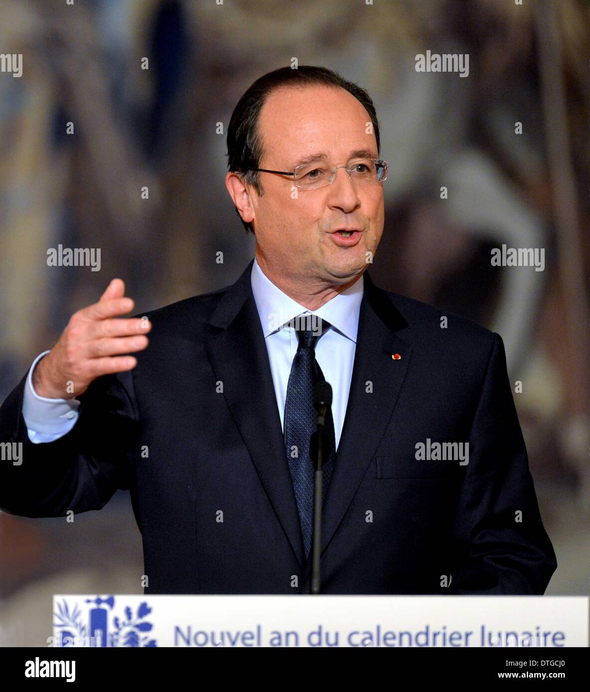 Paris, Paris. 17 feb 2014. Il Presidente francese Francois Hollande offre un discorso ai membri della comunità asiatica per contrassegnare i festeggiamenti del Capodanno lunare, all'Elysee Palace, Parigi, Feb 17, 2014. Credito: Chen Xiaowei/Xinhua/Alamy Live News Foto Stock