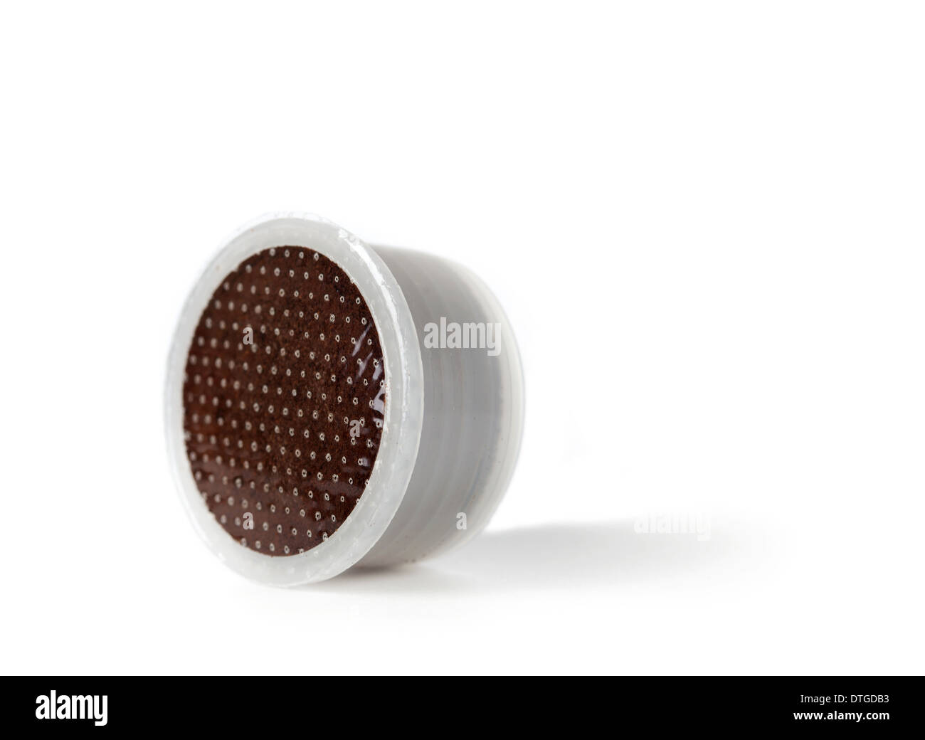 Cialda di caffè per espresso su sfondo bianco. Foto Stock