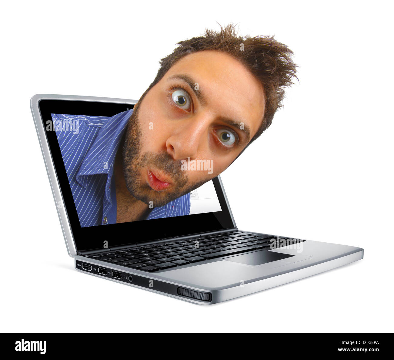 Ragazzo con espressioni di sorpresa nel computer portatile. Foto Stock