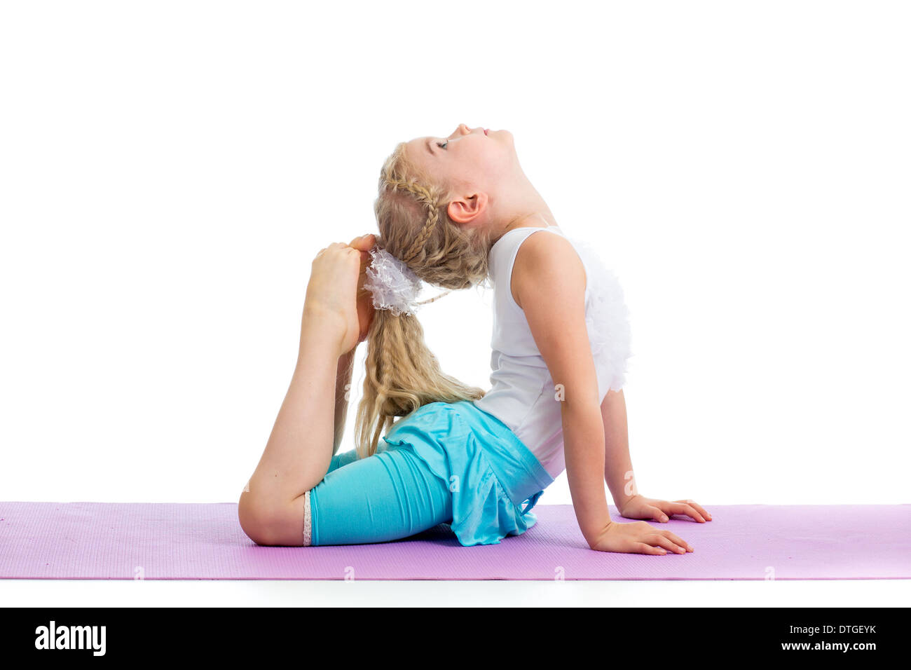 Kid ragazza facendo ginnastica Foto Stock