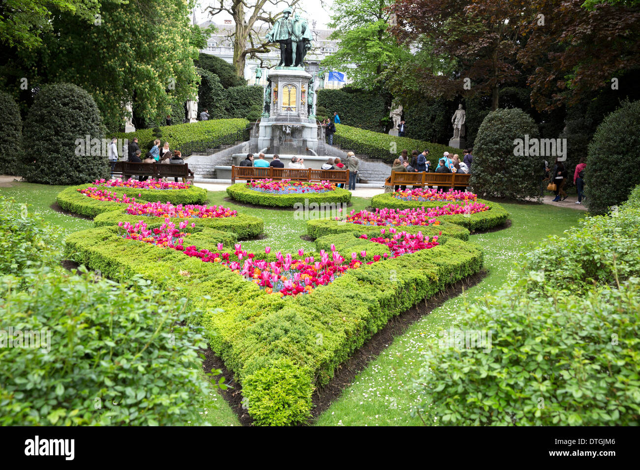 Fioritura in primavera nei giardini del Petit Sablon a Bruxelles Foto Stock