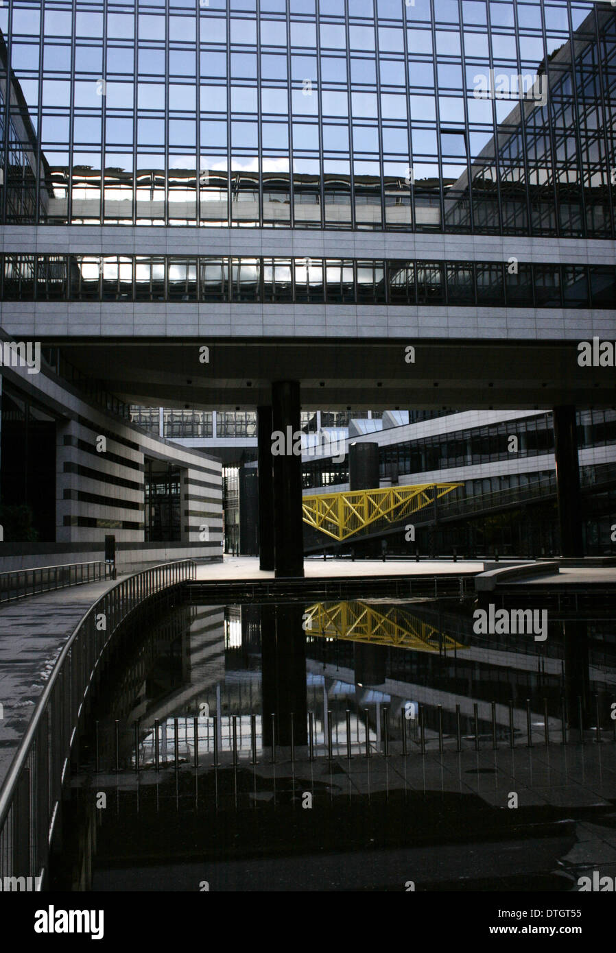 Cortile interno di un edificio per uffici a Stoccarda Foto Stock