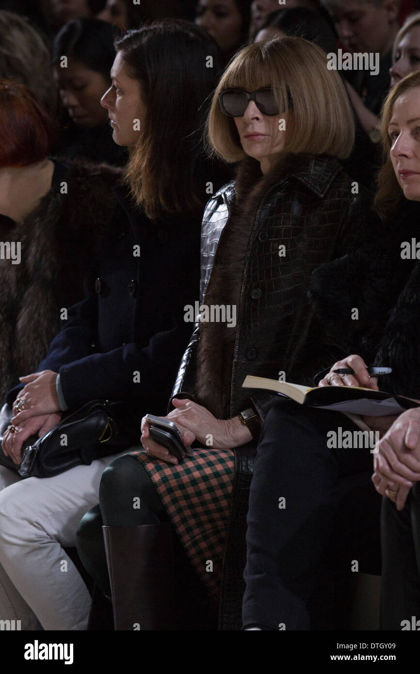 18 febbraio 2014, Londra, Inghilterra, Regno Unito. Vogue editor Anna Wintour assiste il Simone Rocha visualizza durante la London Fashion Week AW14 al Topshop Visualizza spazio/Tate Modern. Credito: CatwalkFashion/Alamy Live News Foto Stock