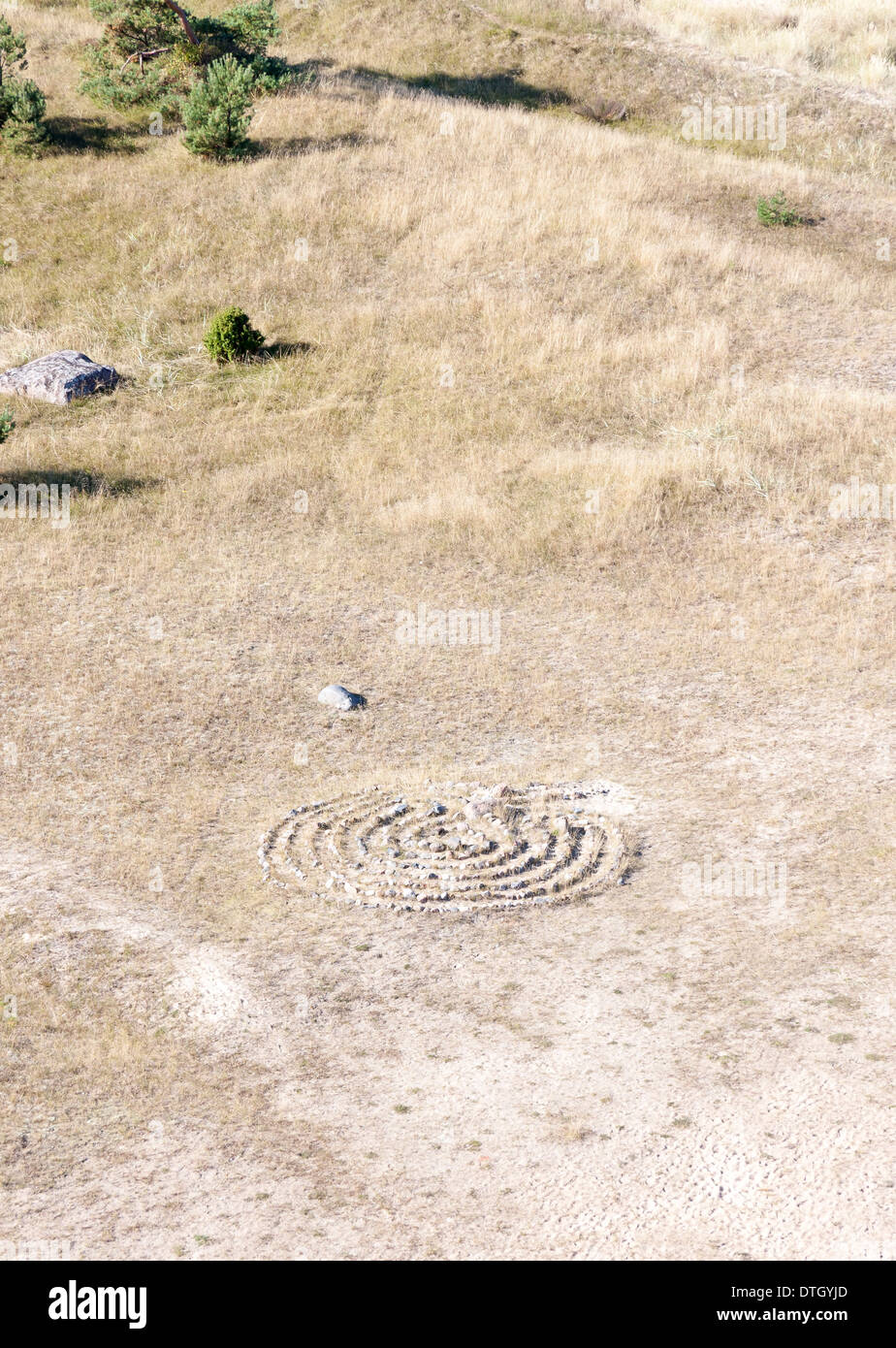 Un labirinto di pietra o labirinto sul terreno in Hiiumaa, Estonia Foto Stock