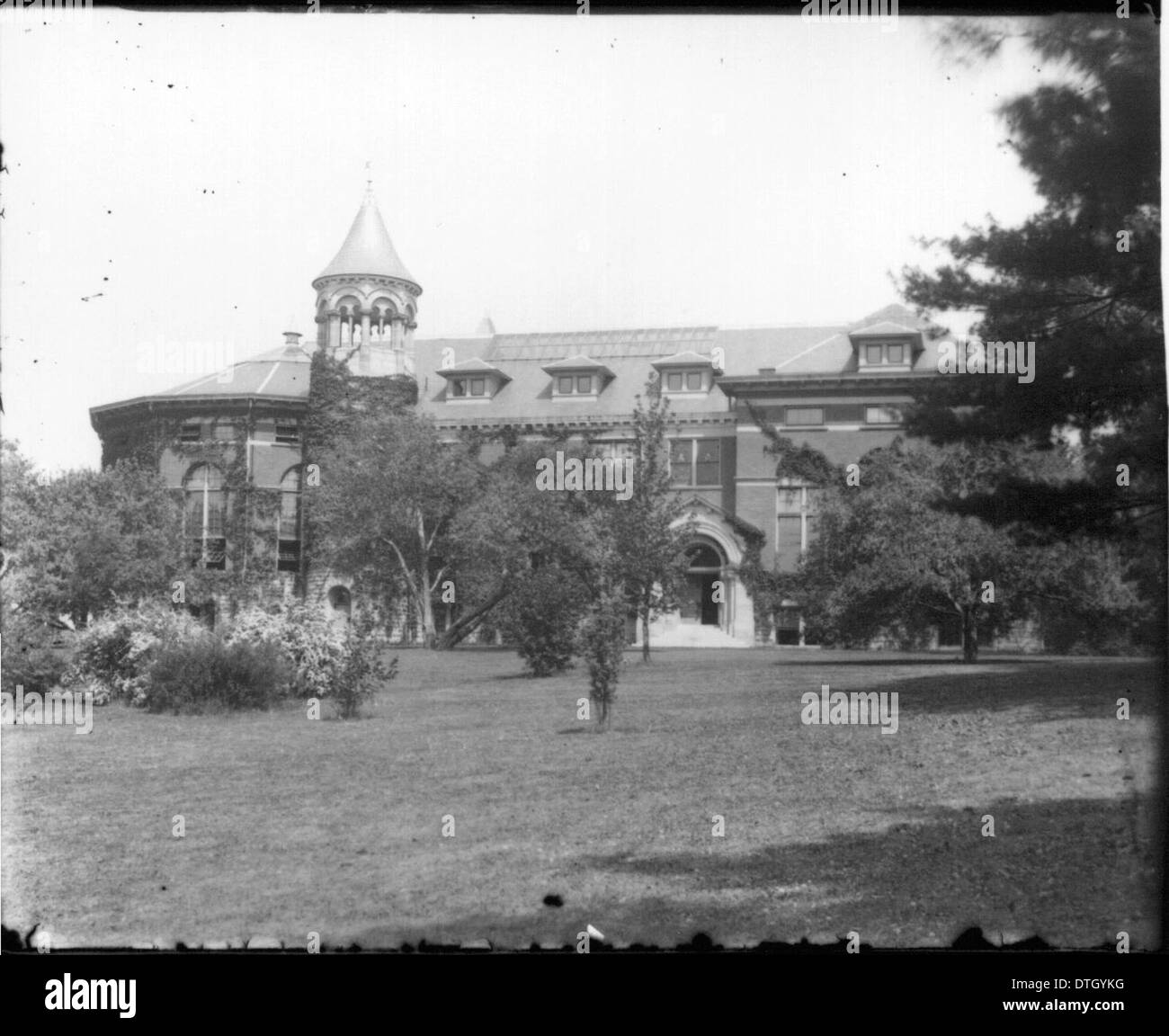 La fotografia cattura la Western College Alumnae Hall dal lato ovest, mostrando l'architettura storica e il significato dell'edificio nella storia della Miami University e dell'educazione femminile. Foto Stock