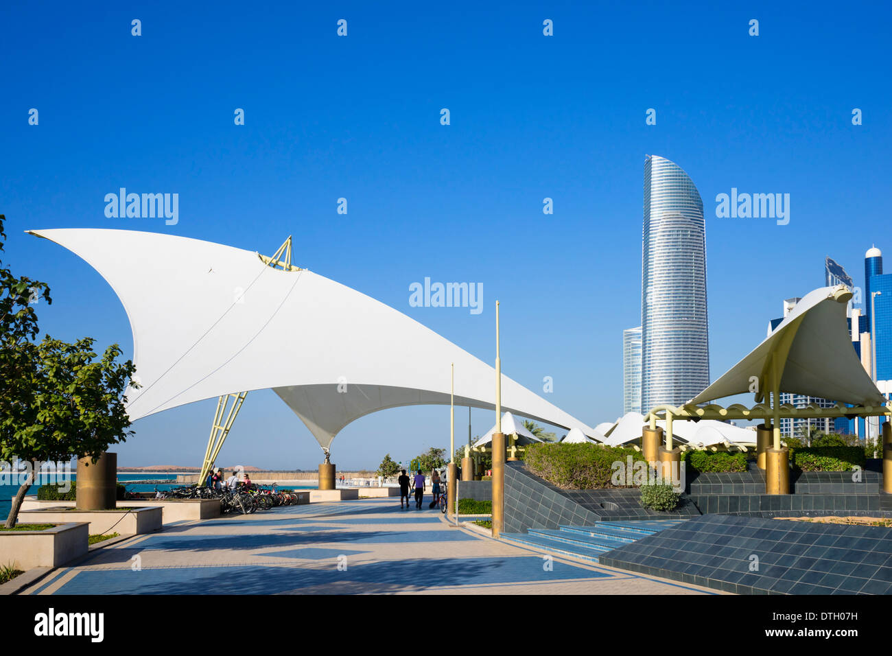 Passeggiata moderna sulla Corniche ad Abu Dhabi, emirati Arabi Uniti, emirati Arabi Uniti, emirati Arabi Uniti Foto Stock