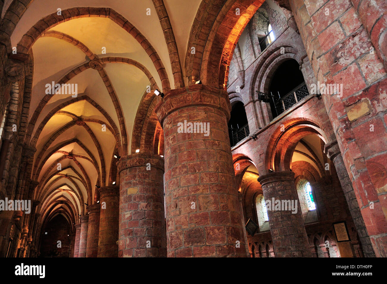 Interno della St Magnus Cathedral, Romanesque-Norman architettura, del XII secolo, Kirkwall, Continentale, Orkney, Scozia Foto Stock