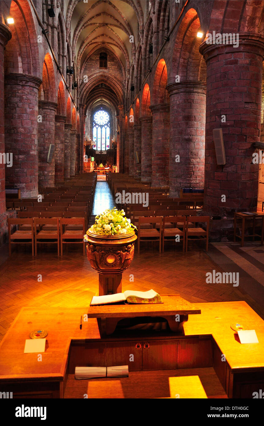 Interno della St Magnus Cathedral, Romanesque-Norman architettura, del XII secolo, Kirkwall, Continentale, Orkney, Scozia Foto Stock