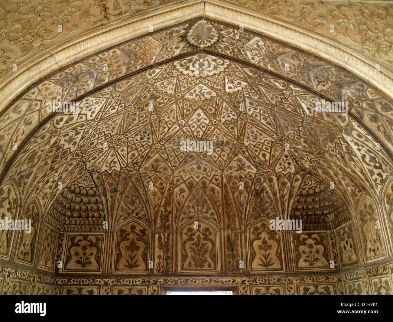 Decorate islamico cupola del Mughals,Rossi Fort,Agra,l'India Foto Stock