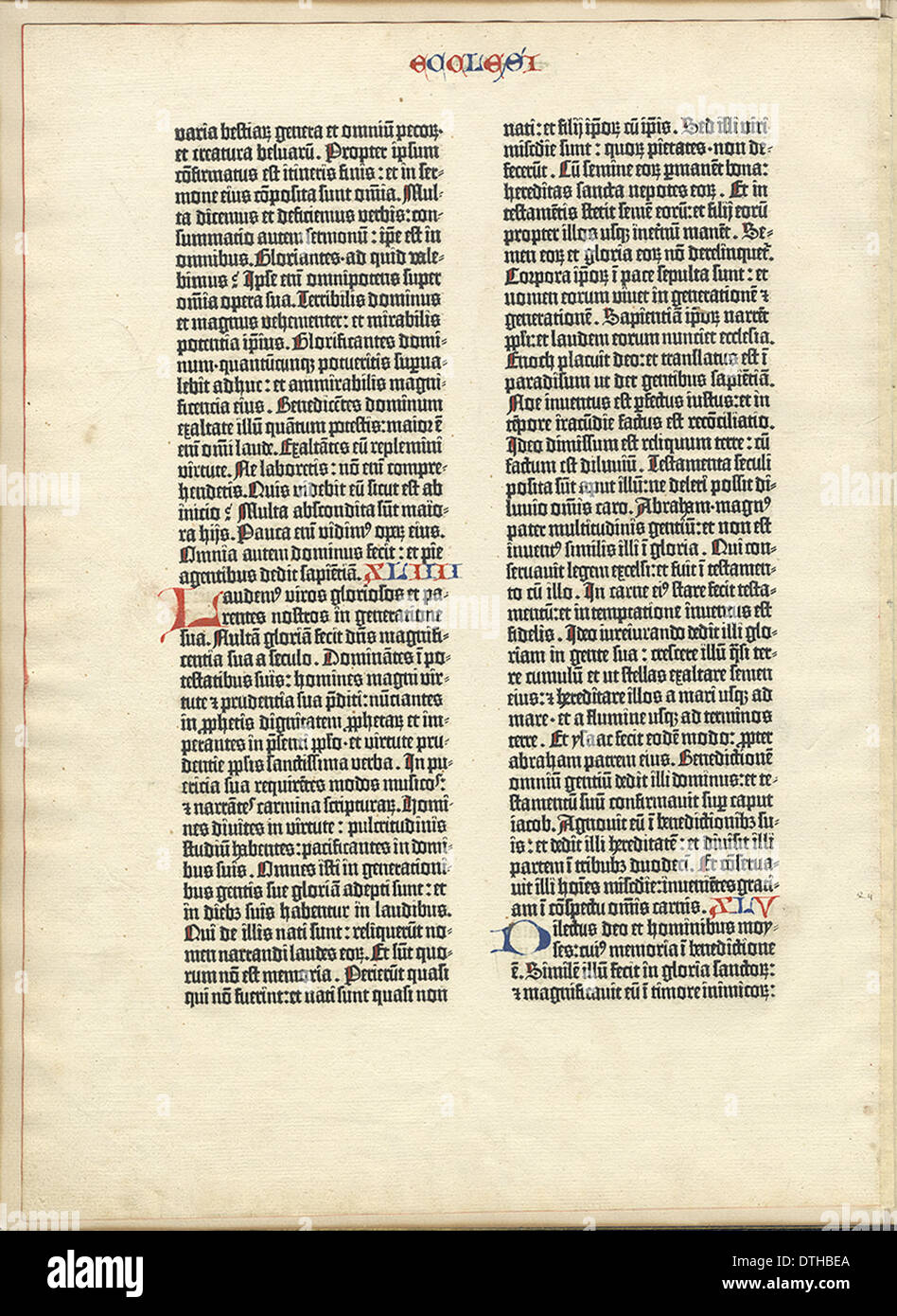 Una foglia della Bibbia di Gutenberg, che mostra il lato verso del testo stampato. La Bibbia di Gutenberg, stampata nel XV secolo, è una delle pietre miliari più importanti nella storia della stampa, rappresentando il primo grande libro stampato con caratteri mobili. Foto Stock