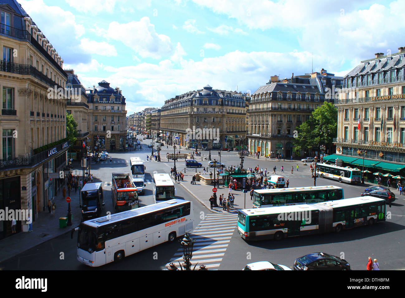 Una vista dal balcone della Royal Opera House (Palais Garnier) di Parigi, Francia. Foto Stock